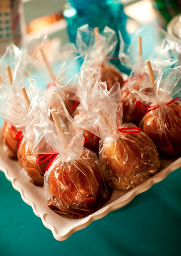 Caramel dipped apples for halloween table style